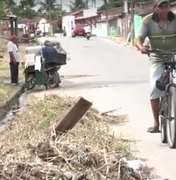 [Vídeo] População apela por coleta de entulhos retirados de canteiros pela prefeitura de Arapiraca