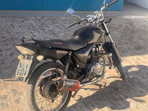 Jovem é preso por conduzir motocicleta com suspeita de roupo e sem documentação em Joaquim Gomes