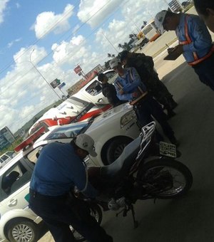 Em Arapiraca, operação combate mototaxistas clandestinos