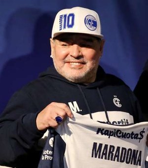 Maradona foi enterrado sem coração, diz jornalista