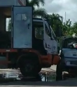 [Vídeo] Caminhão perde controle e causa acidente na Av. Menino Marcelo