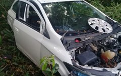Veículo Chevrolet Onix encontrado na zona rural de Rio Largo