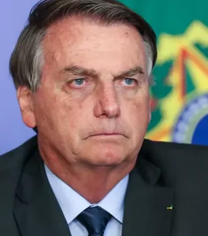 Bolsonaro “dobra aposta”, incita apoiadores, e reitera ameaças às eleições