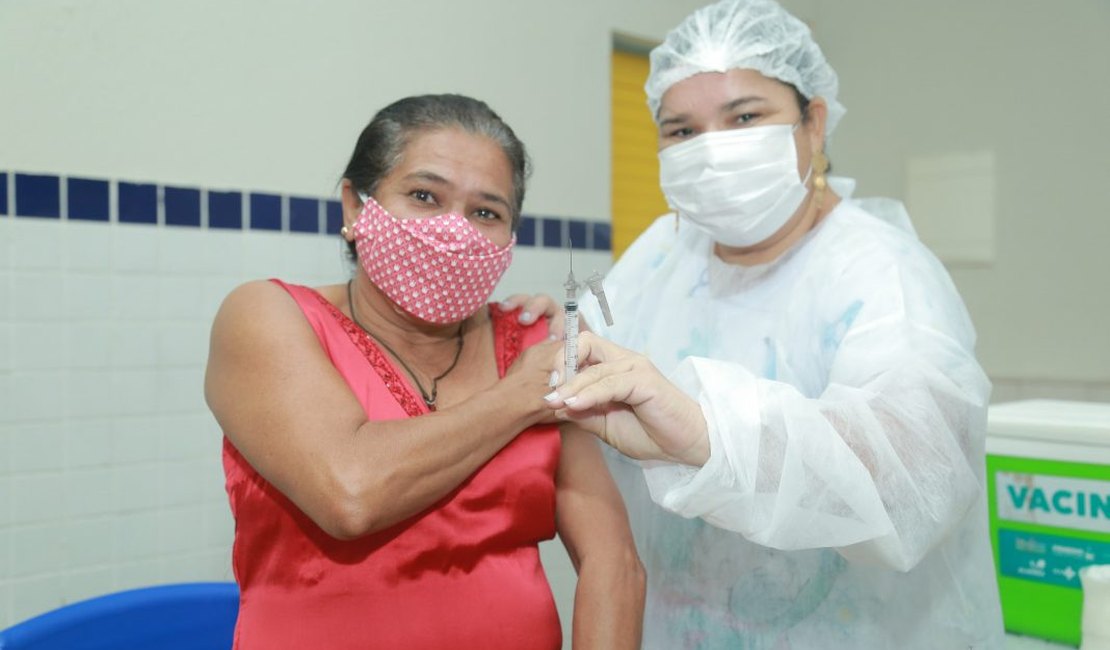 Quase 985 mil doses das vacinas contra a Covid-19 foram aplicadas em Alagoas