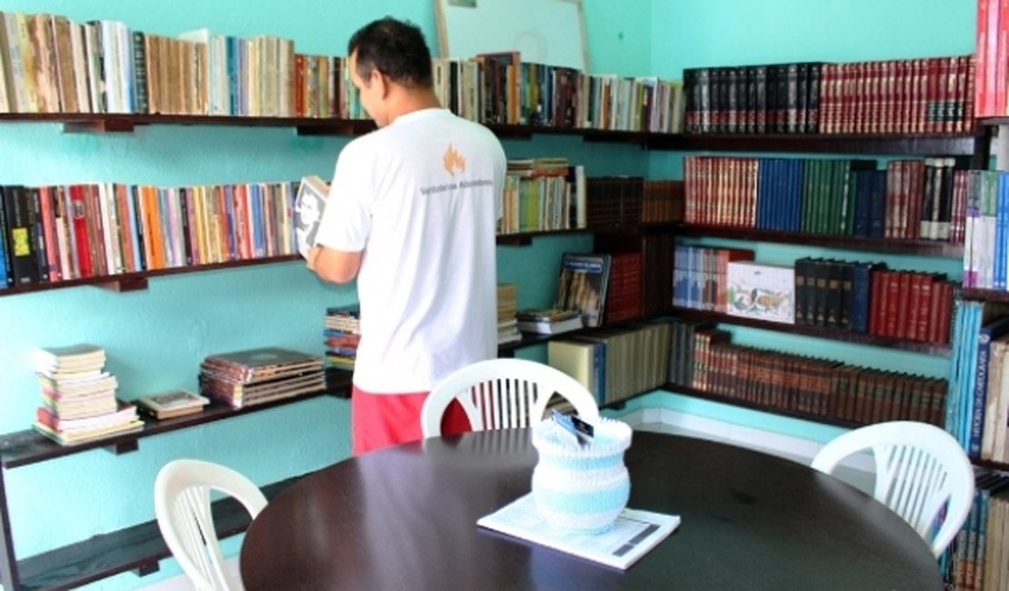 Biblioteca é implantada no presídio Cyridião Durval