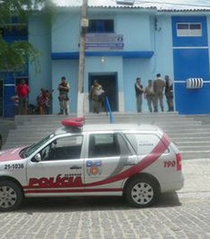 Homem é preso após invadir casa e praticar atos obscenos contra mulher no Sertão