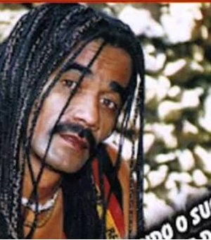 Cantor de reggae é preso após tentar invadir a casa da ex-mulher