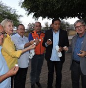 Casal faz doação de pastilhas de cloro à Prefeitura de Palmeira para tratar água de cisternas
