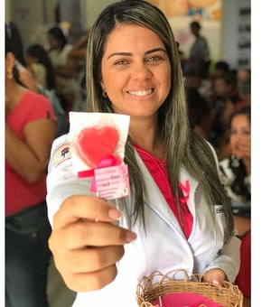 Campanha Outubro Rosa emociona e alerta mulheres na Pestalozzi Arapiraca