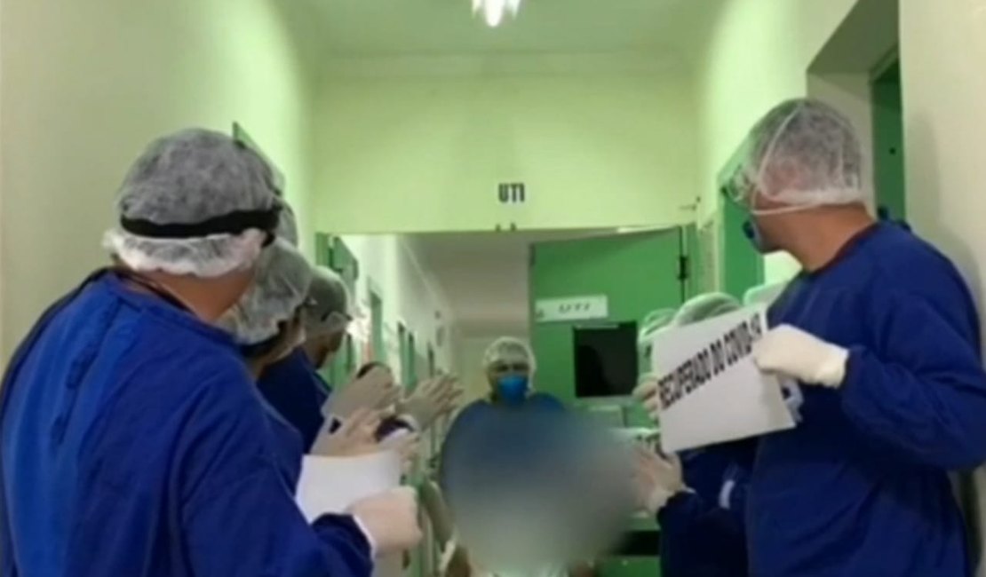 Após alta da UTI, equipe médica aplaude paciente com covid-19 em Maceió