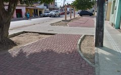 Obra em avenida no bairro Canafístula foi iniciada há dois anos e não foi concluída