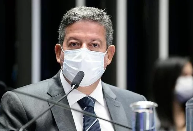 Lira diz que Renan Calheiros deve pedir desculpas sobre irregularidades na eleição para tampão