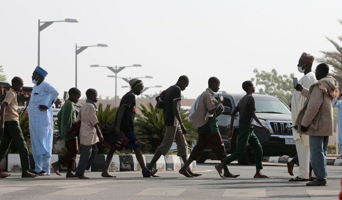 Libertados de sequestro, estudantes nigerianos voltam para casa
