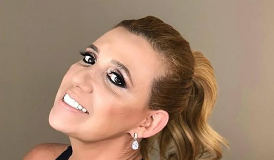 Rita Cadillac revela em live que já teve dois namorados ao mesmo tempo