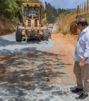 Pavimentação de estrada entre Cangadu e Canafístula está 90% concluída