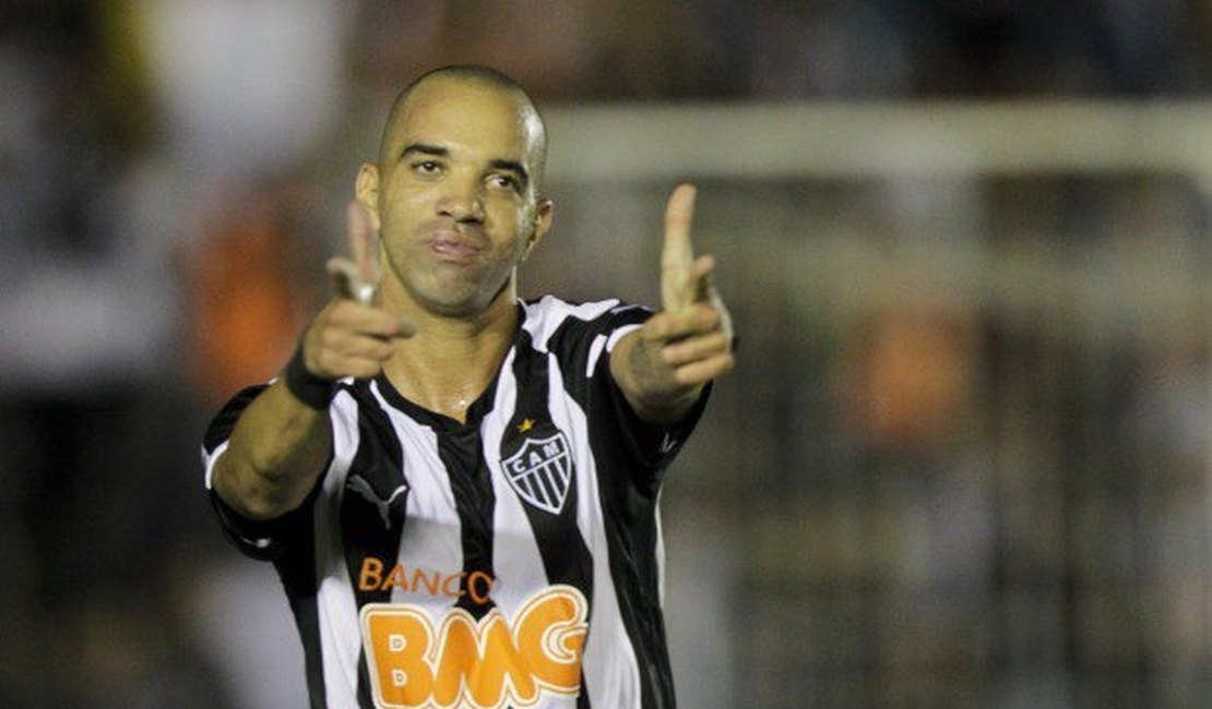 Tardelli é recebido com festa pela torcida do Atlético-MG