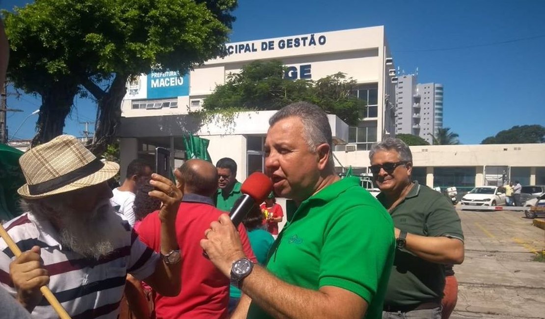 Servidores tentarão mobilizar vereadores durante sessão na Câmara