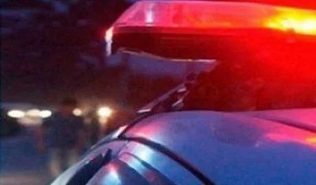 Criminosos invadem emissora de TV, rendem funcionários e roubam caixas eletrônicos