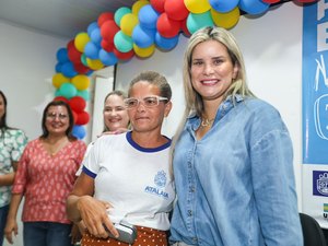 'Um Novo Olhar': Prefeita Ceci lança programa para fornecer óculos a alunos da EJA em Atalaia