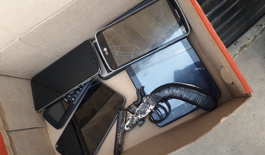 Jovem é preso acusado de roubo de celular em Porto Calvo