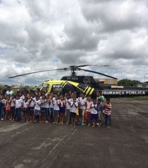 Estudantes de escola pública visitam base do Grupamento Aéreo em Arapiraca