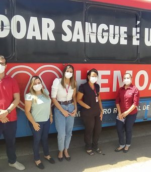 Hemoal realiza ação externa em parceria com Escola de Palmeira para coletar sangue de doadores