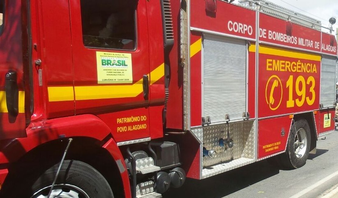 Princípio de incêndio em cobertura de apartamento mobiliza Corpo de Bombeiros