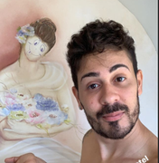 Carlinhos Maia rabisca obra de arte em hotel e é criticado na web