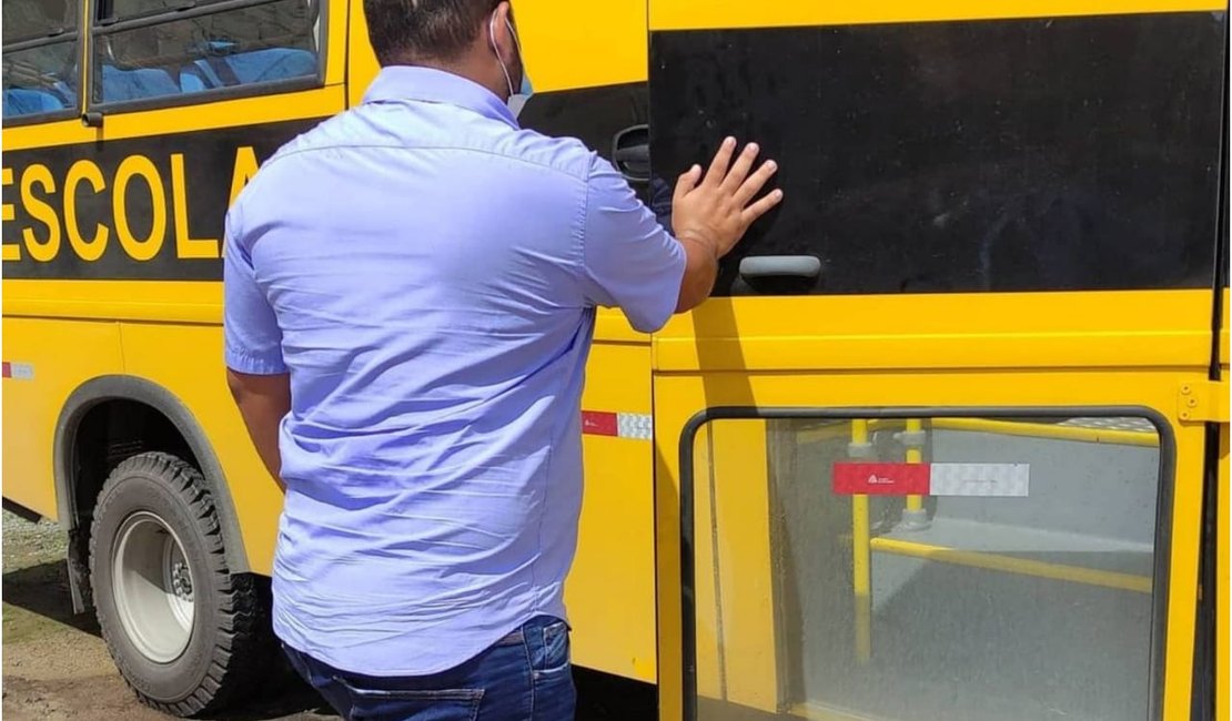 Prefeitura de Matriz de Camaragibe adquire micro-ônibus escolar