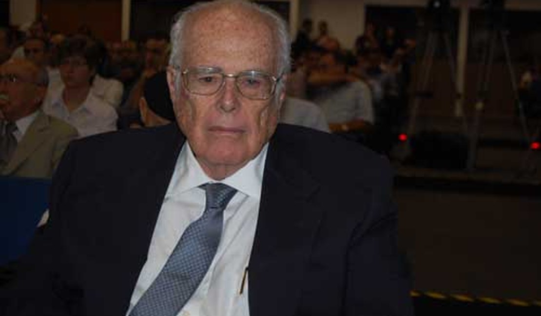 Carlos Lyra, dono da Fábrica da Pedra e Rádios Delmiro, morre aos 92 anos