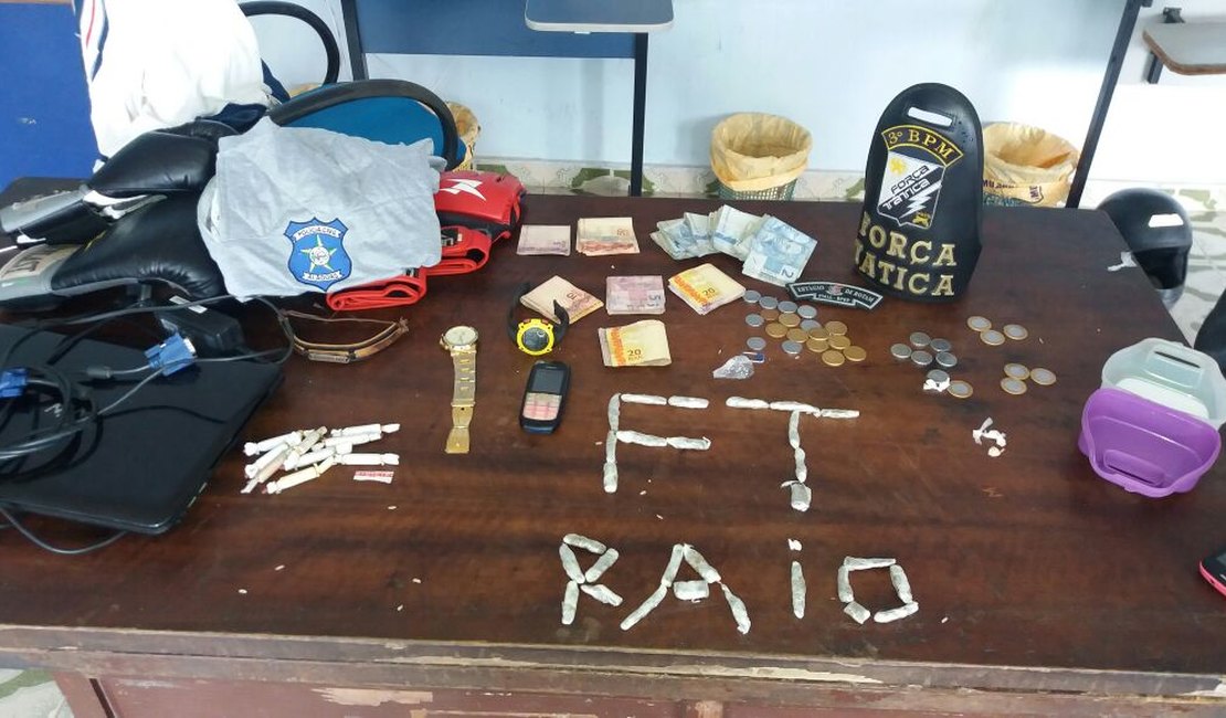 Após denúncia, PM prende três suspeitos de tráfico de drogas em Arapiraca 