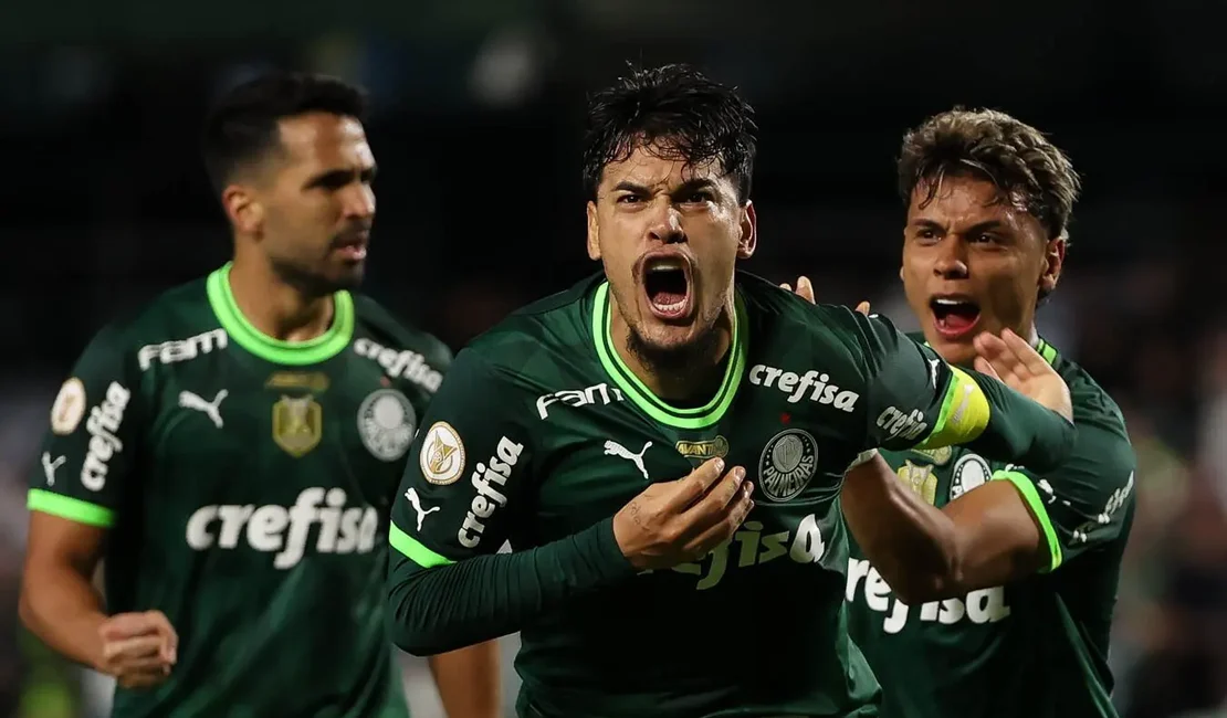 Com gols que ‘caíram do céu’, Palmeiras vence o Coritiba e encerra série negativa no Brasileirão