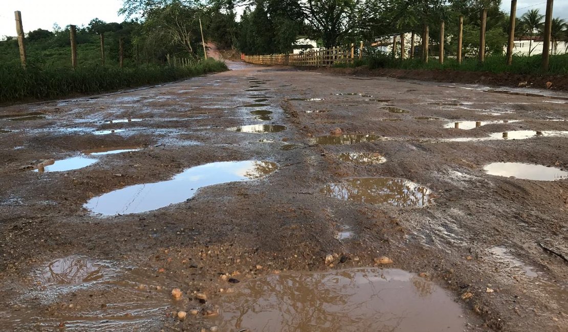 [Vídeo] Arapiraca: estrada que dá acesso ao Cangandu segue sem pavimentação