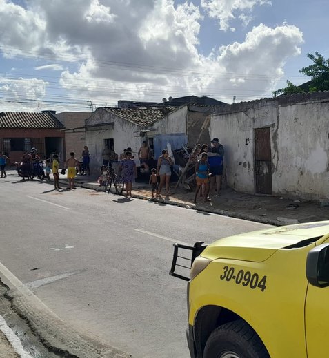 [Vídeo] Jovem vai atender a porta e é assassinado a tiros no bairro Brasília