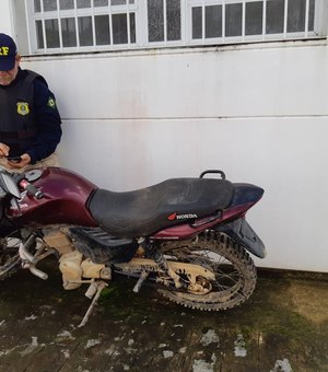PRF de Alagoas recupera veículo roubado e detém motorista por crime de receptação
