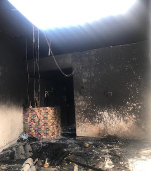 Jovem de 28 anos põe fogo em residência no bairro do Pontal