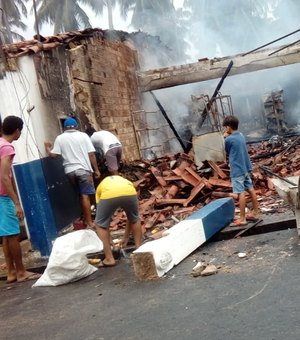 Incêndio durante a madrugada destrói mercadinho em Coruripe 