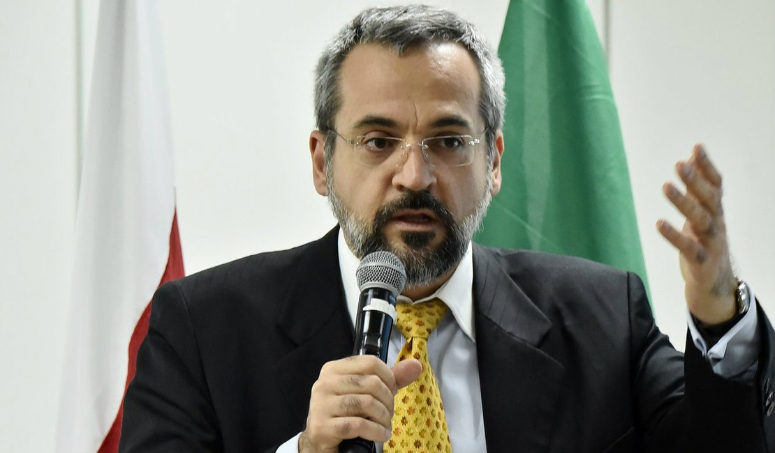 Paralisação deve atingir 75 instituições federais; MEC não descarta novos cortes