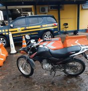 Motocicleta roubada é recuperada pela PRF, em Cacimbinhas