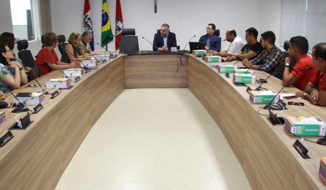 MPE recebe representantes dos sindicatos de servidores municipais de Maceió