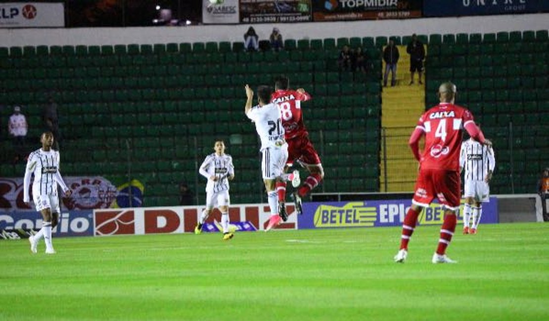 Com um jogador a menos, CRB segura Figueirense-SC e empata em 0x0