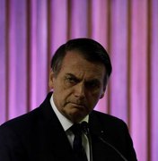 Juiz convida Bolsonaro a depor sobre facada