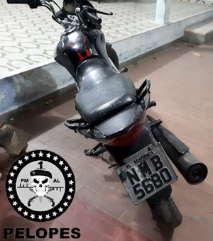 Polícia recupera motocicleta roubada na Av. Ceci Cunha, em Arapiraca