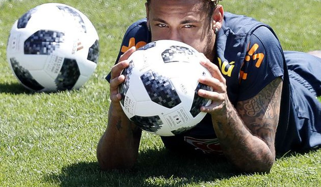 'Não é fácil conduzir tudo isso', diz Kaká sobre pressão midiática em Neymar