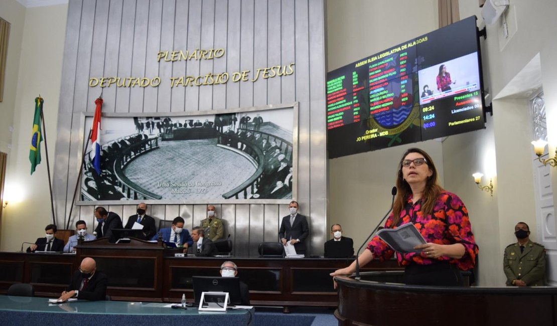 Jó Pereira faz discurso emocionado ao rebater fake news sobre aborto provocado