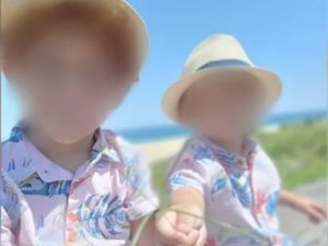 Jovem mata e põe fogo em irmãos de 2 e 3 anos por ciúmes da mãe