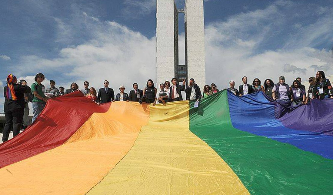 Justiça reafirma que governo deve retomar edital com obras de tema LGBT