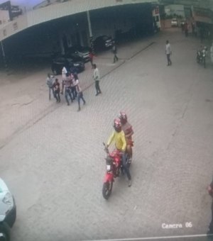 [Vídeo] Imagens mostram confusão em ponto de vans em Arapiraca 