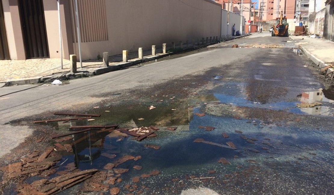 Casal será autuada pela quarta vez por vazamento de esgoto no bairro do Poço