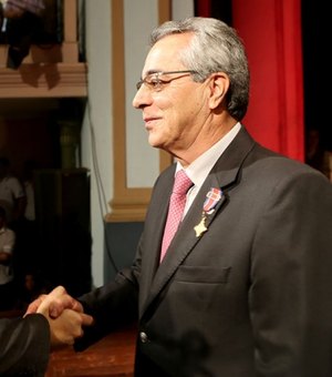 Desembargador Alcides Gusmão recebe Medalha Zumbi dos Palmares
